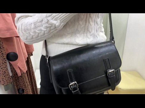 ❤️ Masturbasyon piblik nan jenn femèl FeralBerry ak yon gode nan sal la Fitting ❤️❌ Sèks bon jan kalite nan pònografi ht.bassaniluigi.ru ❌❤